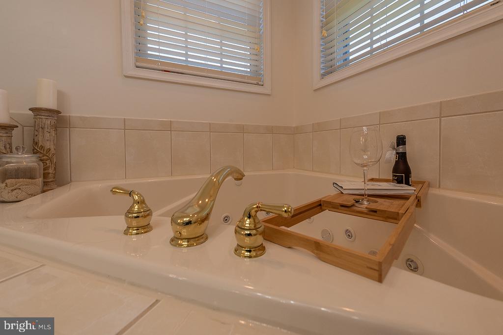 5265 BEAR HOLLOW LN, AMISSVILLE, Virginia 20106, 4 Bedrooms Bedrooms, ,2 BathroomsBathrooms,Residential,5265 BEAR HOLLOW LN,VACU2013270 MLS # VACU2013270