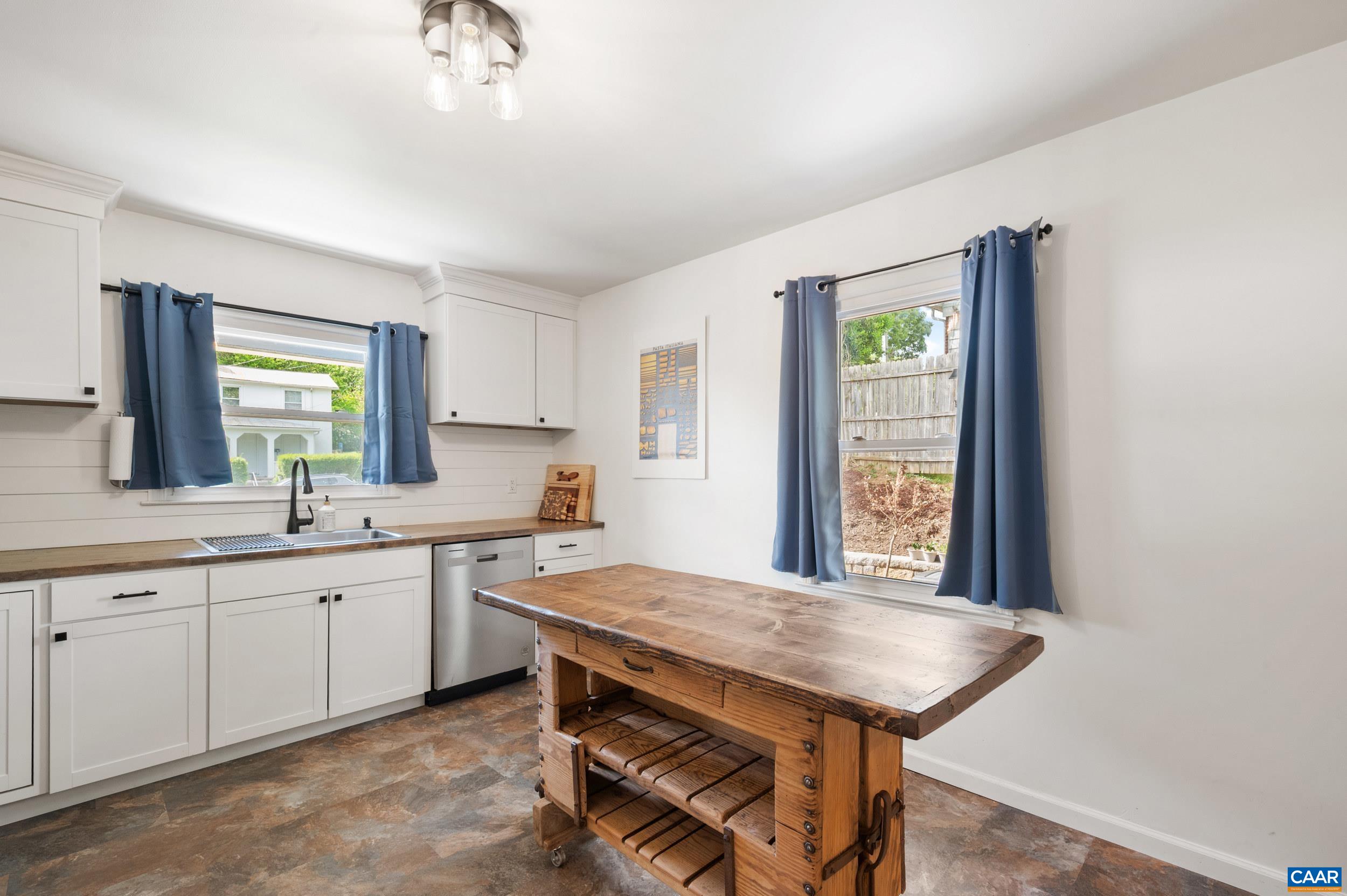 105 HARTMANS MILL RD, CHARLOTTESVILLE, Virginia 22902, 3 Bedrooms Bedrooms, ,1 BathroomBathrooms,Residential,105 HARTMANS MILL RD,676765 MLS # 676765