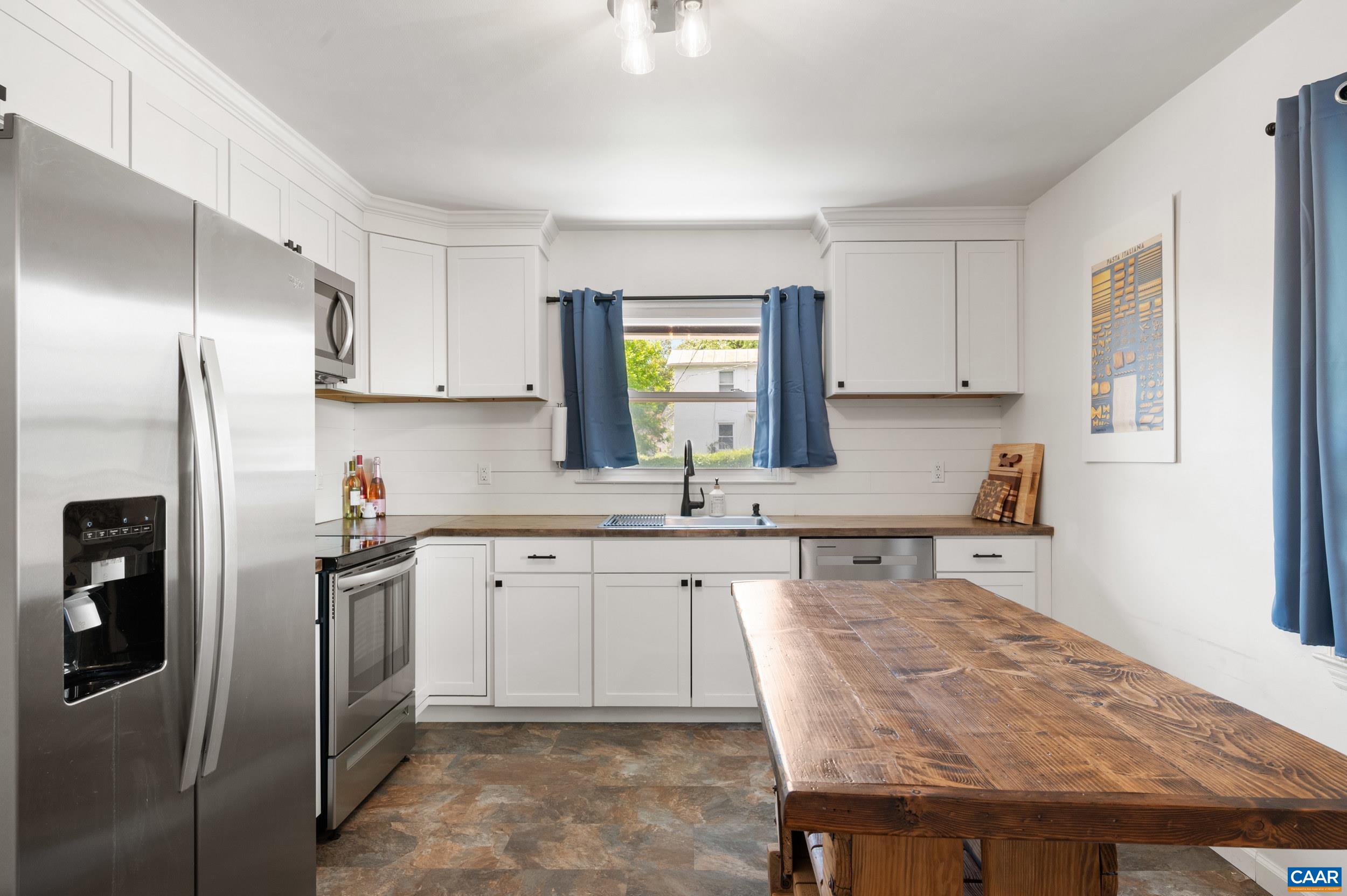 105 HARTMANS MILL RD, CHARLOTTESVILLE, Virginia 22902, 3 Bedrooms Bedrooms, ,1 BathroomBathrooms,Residential,105 HARTMANS MILL RD,676765 MLS # 676765