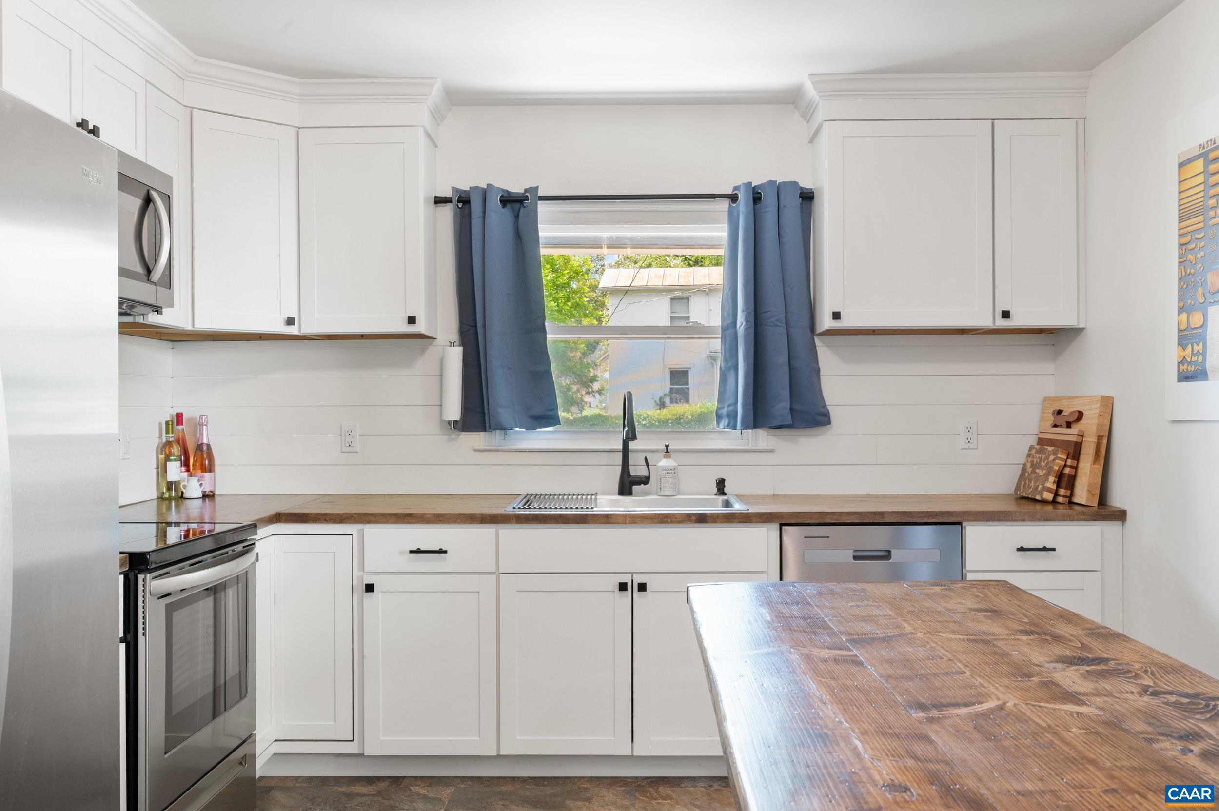 105 HARTMANS MILL RD, CHARLOTTESVILLE, Virginia 22902, 3 Bedrooms Bedrooms, ,1 BathroomBathrooms,Residential,105 HARTMANS MILL RD,676765 MLS # 676765