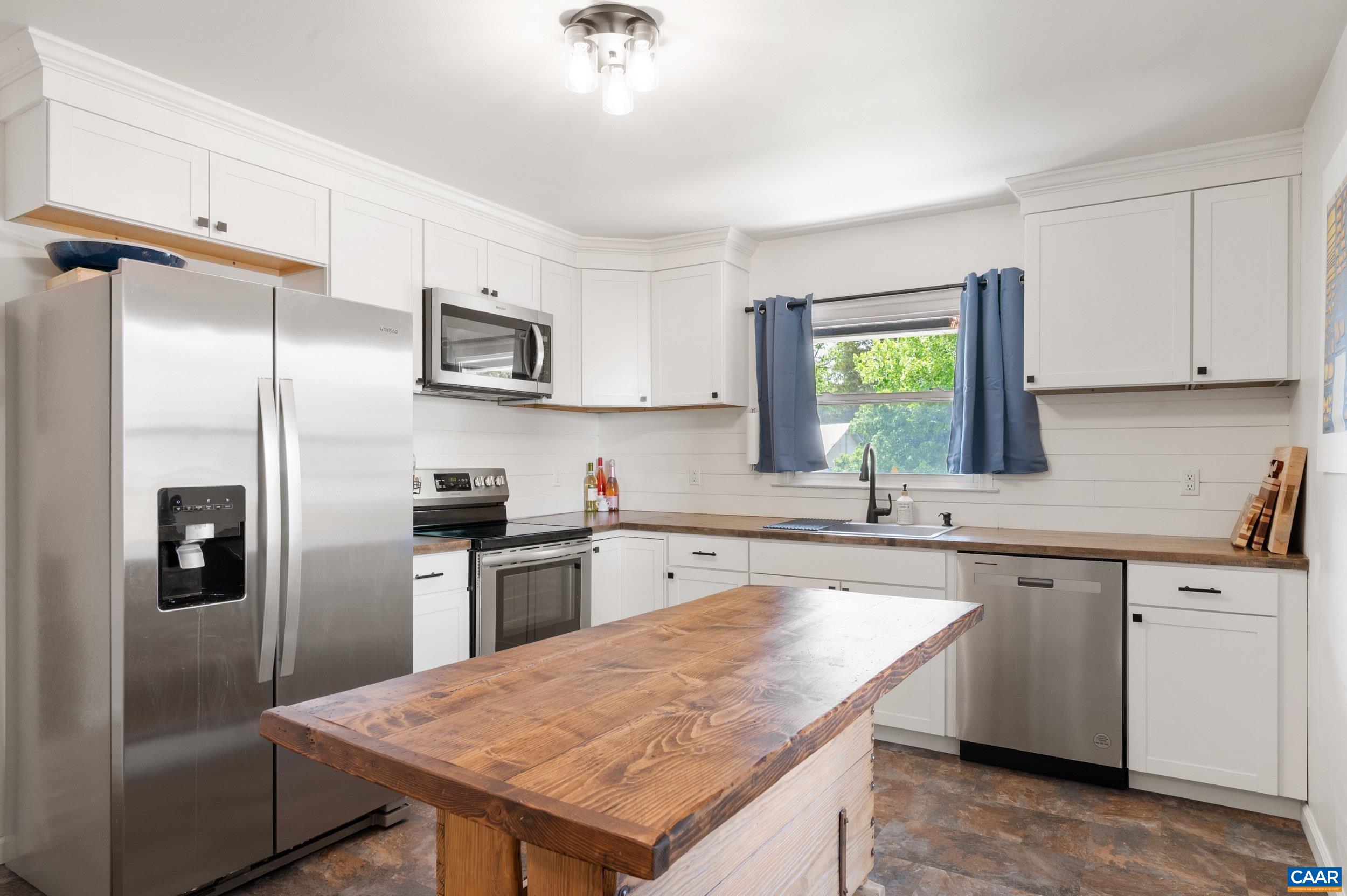 105 HARTMANS MILL RD, CHARLOTTESVILLE, Virginia 22902, 3 Bedrooms Bedrooms, ,1 BathroomBathrooms,Residential,105 HARTMANS MILL RD,676765 MLS # 676765