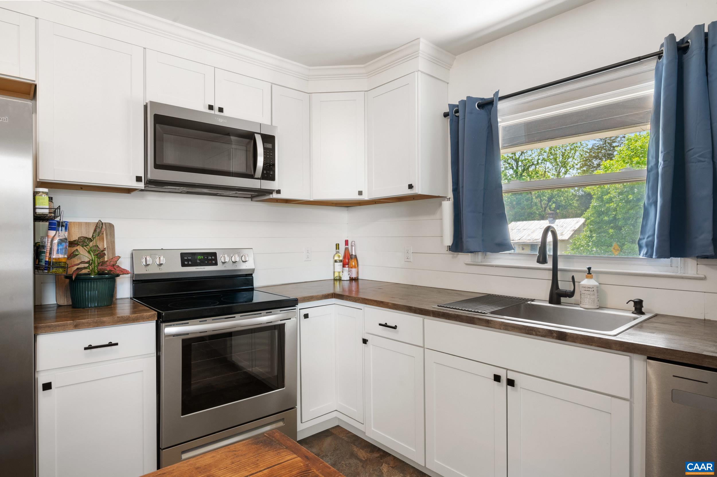 105 HARTMANS MILL RD, CHARLOTTESVILLE, Virginia 22902, 3 Bedrooms Bedrooms, ,1 BathroomBathrooms,Residential,105 HARTMANS MILL RD,676765 MLS # 676765