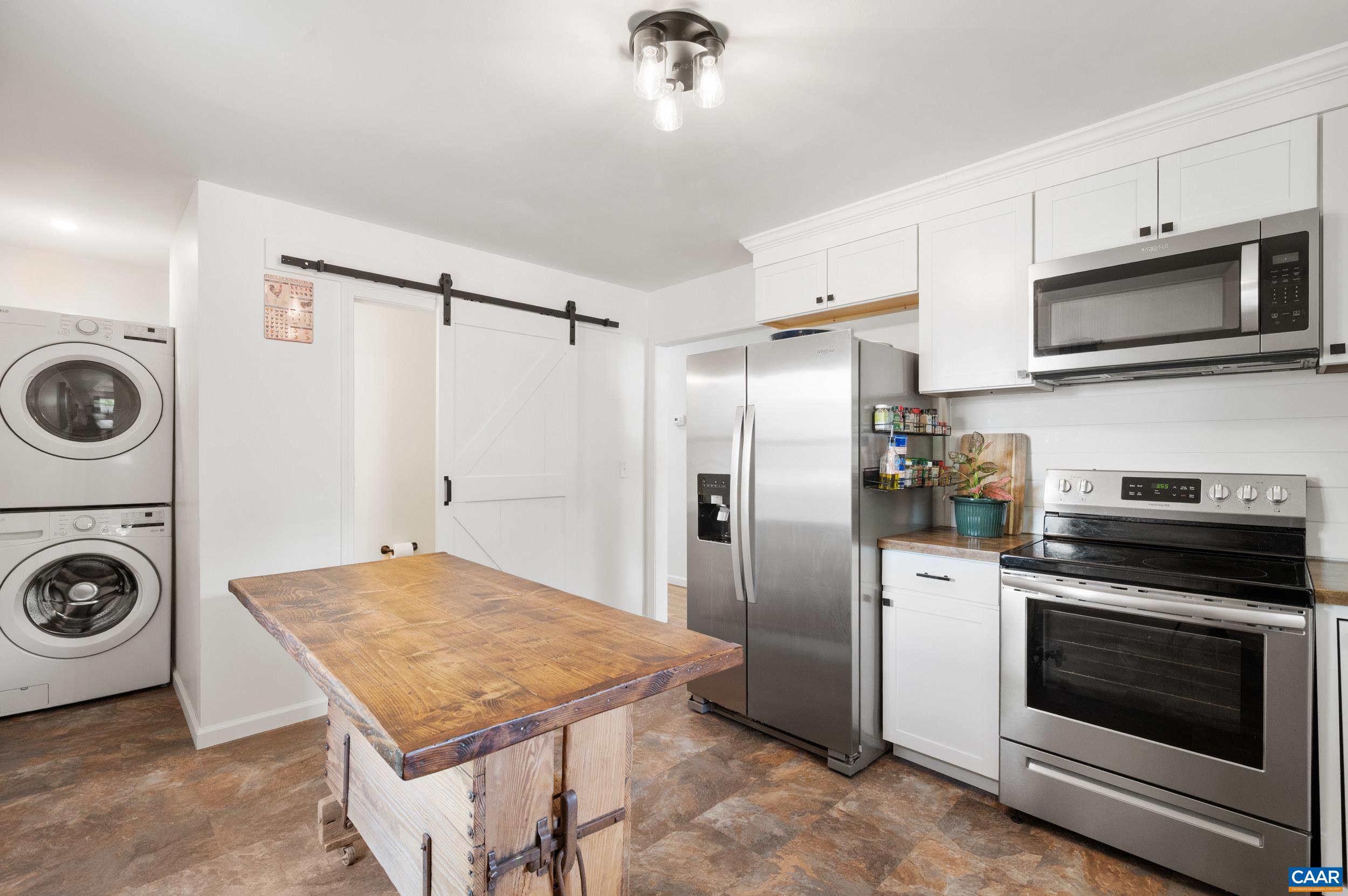 105 HARTMANS MILL RD, CHARLOTTESVILLE, Virginia 22902, 3 Bedrooms Bedrooms, ,1 BathroomBathrooms,Residential,105 HARTMANS MILL RD,676765 MLS # 676765