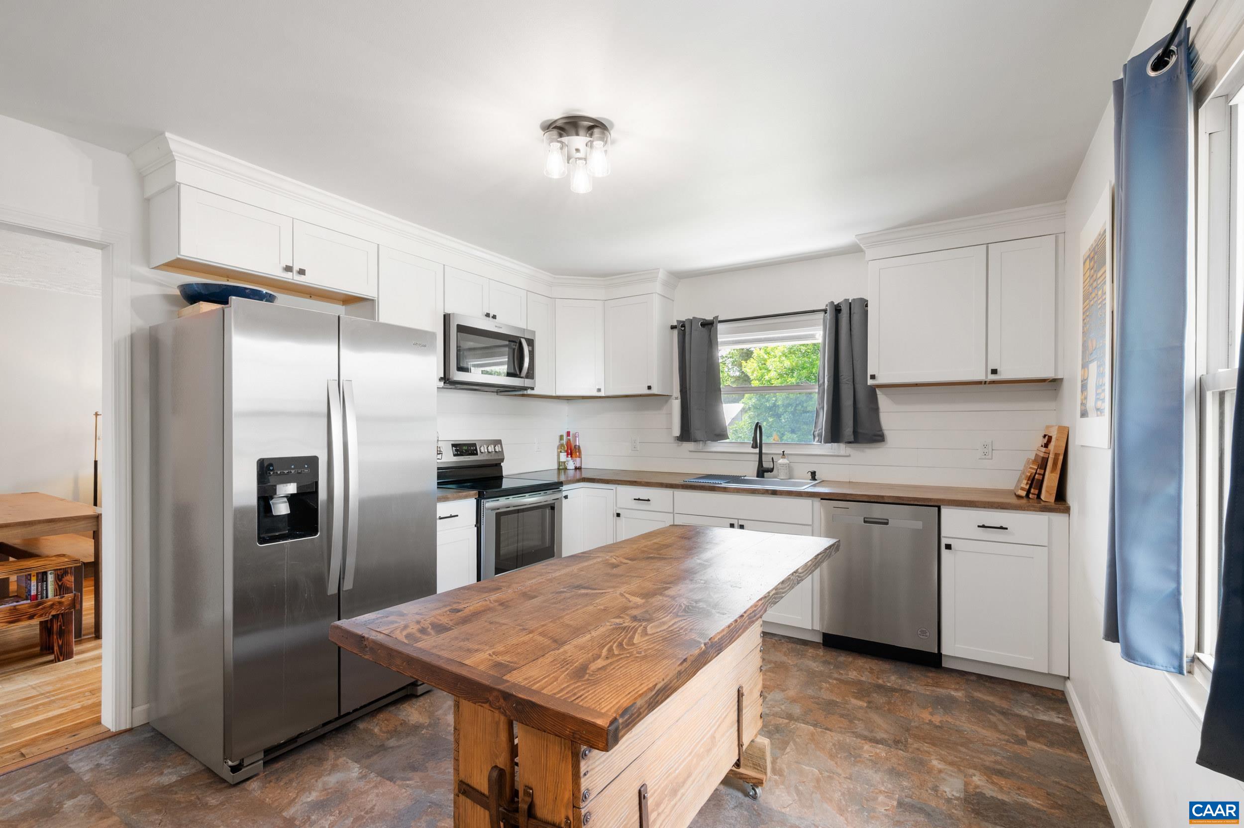 105 HARTMANS MILL RD, CHARLOTTESVILLE, Virginia 22902, 3 Bedrooms Bedrooms, ,1 BathroomBathrooms,Residential,105 HARTMANS MILL RD,676765 MLS # 676765