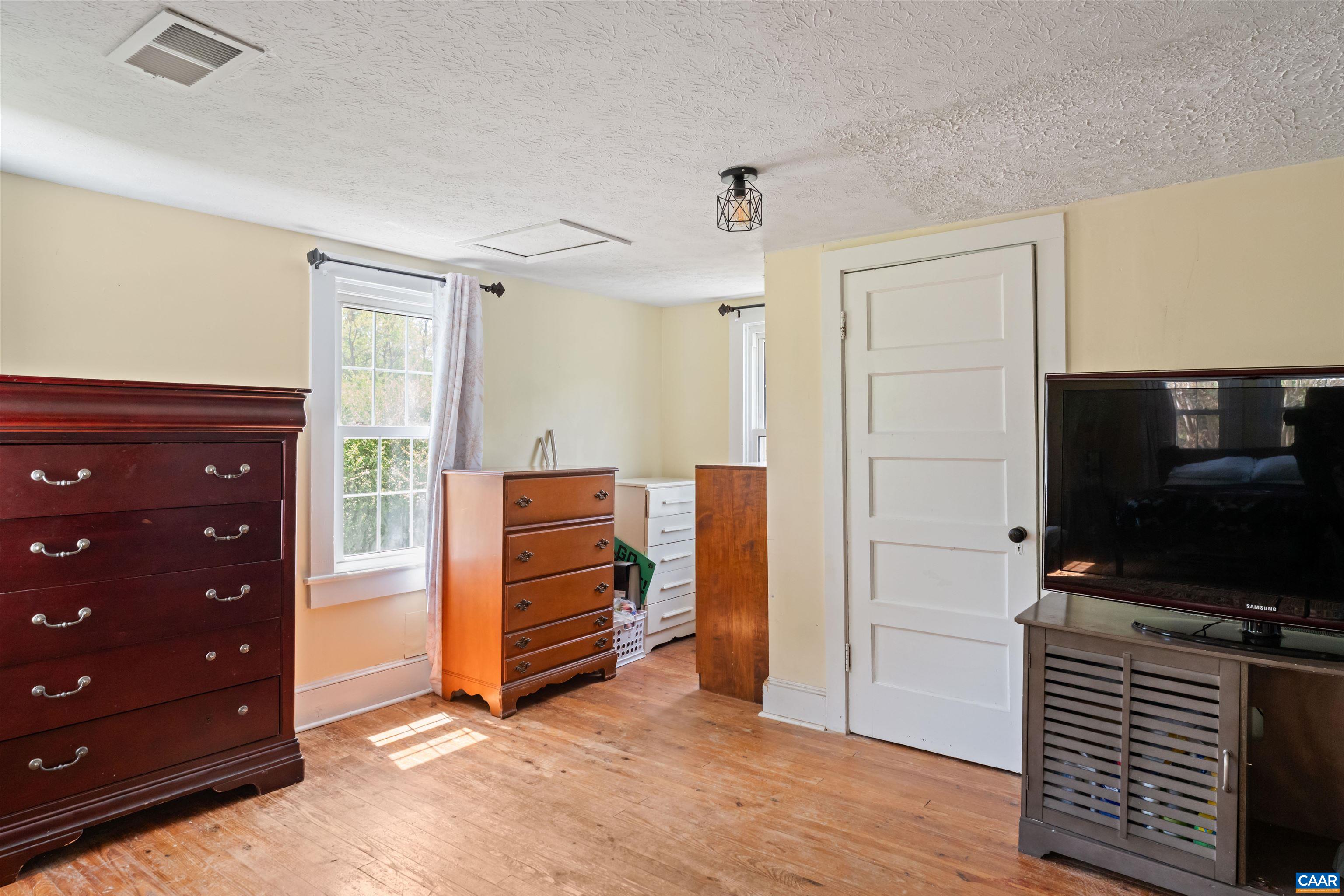 418 JAMES RIVER RD, SCOTTSVILLE, Virginia 24590, 4 Bedrooms Bedrooms, ,2 BathroomsBathrooms,Residential,418 JAMES RIVER RD,676747 MLS # 676747