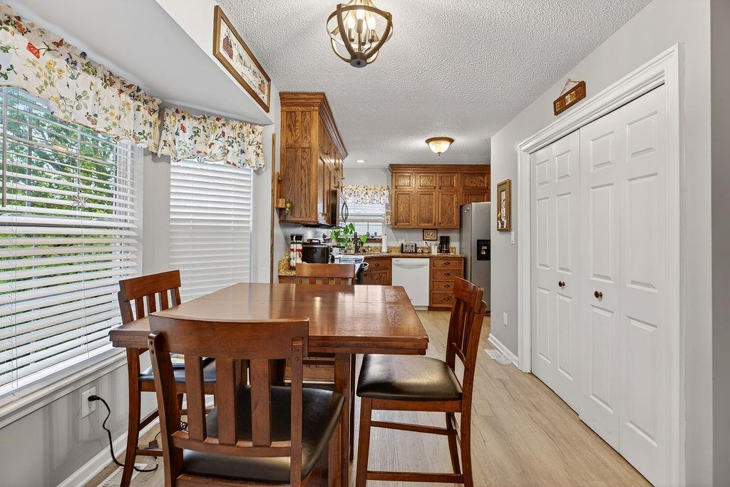 165 FAIRMONT DR, STAUNTON, Virginia 24401, 3 Bedrooms Bedrooms, ,2 BathroomsBathrooms,Residential,165 FAIRMONT DR,676754 MLS # 676754