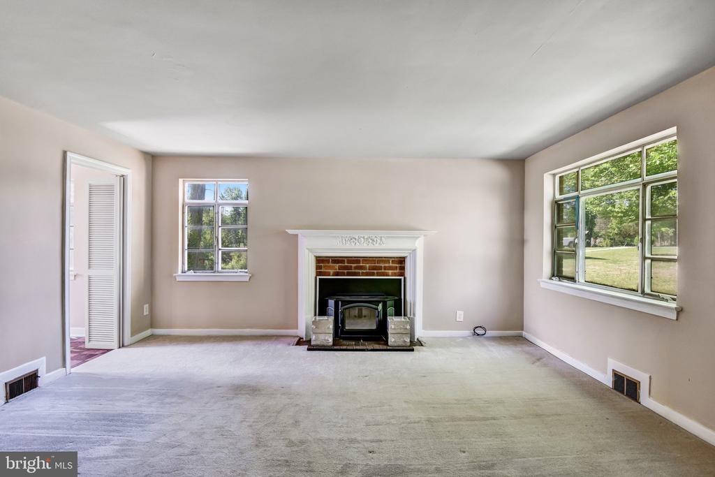 8083 FRYTOWN RD, WARRENTON, Virginia 20187, 2 Bedrooms Bedrooms, ,1 BathroomBathrooms,Residential,8083 FRYTOWN RD,VAFQ2021186 MLS # VAFQ2021186