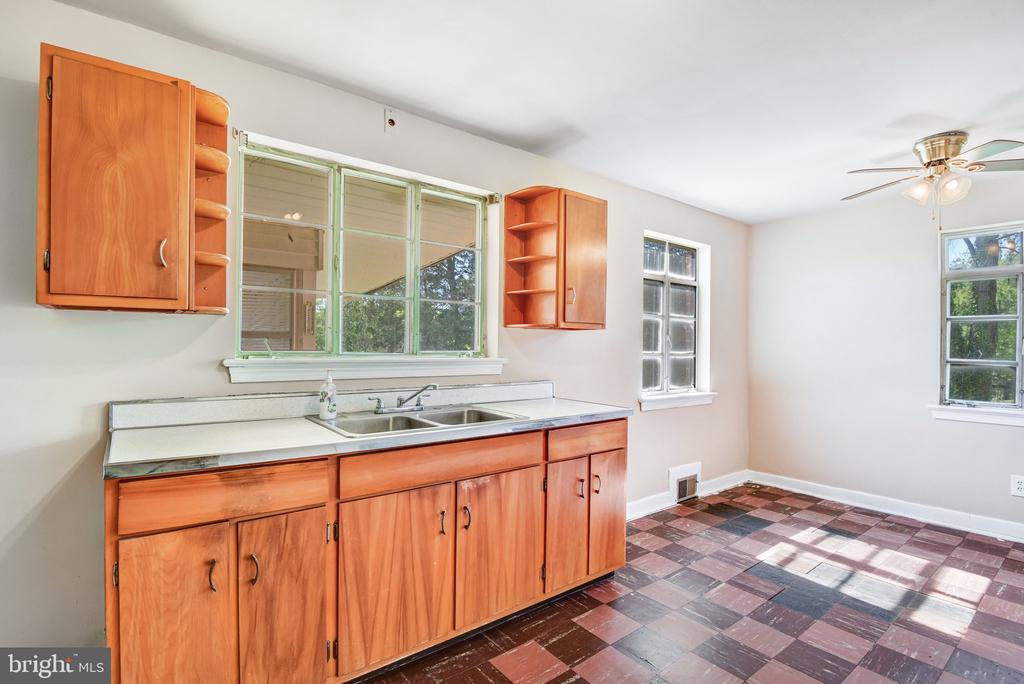 8083 FRYTOWN RD, WARRENTON, Virginia 20187, 2 Bedrooms Bedrooms, ,1 BathroomBathrooms,Residential,8083 FRYTOWN RD,VAFQ2021186 MLS # VAFQ2021186