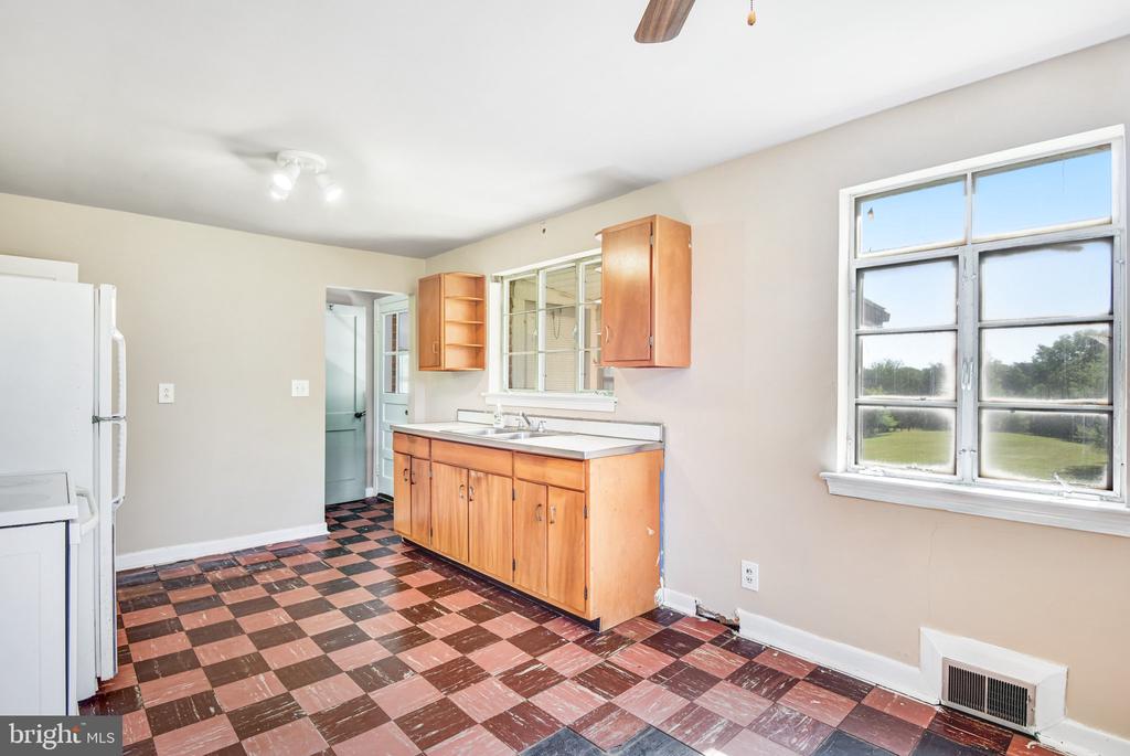 8083 FRYTOWN RD, WARRENTON, Virginia 20187, 2 Bedrooms Bedrooms, ,1 BathroomBathrooms,Residential,8083 FRYTOWN RD,VAFQ2021186 MLS # VAFQ2021186