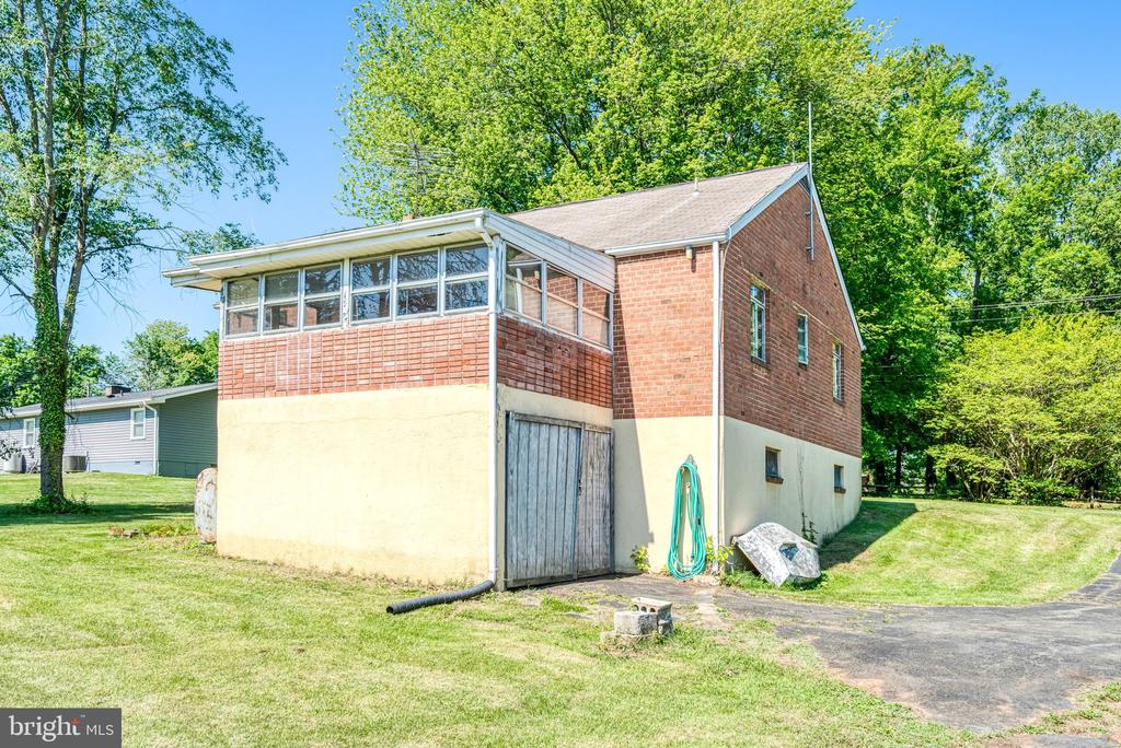 8083 FRYTOWN RD, WARRENTON, Virginia 20187, 2 Bedrooms Bedrooms, ,1 BathroomBathrooms,Residential,8083 FRYTOWN RD,VAFQ2021186 MLS # VAFQ2021186