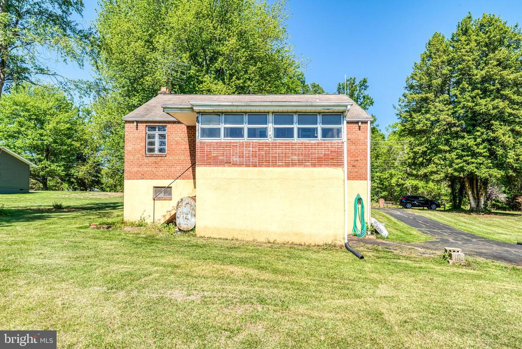 8083 FRYTOWN RD, WARRENTON, Virginia 20187, 2 Bedrooms Bedrooms, ,1 BathroomBathrooms,Residential,8083 FRYTOWN RD,VAFQ2021186 MLS # VAFQ2021186