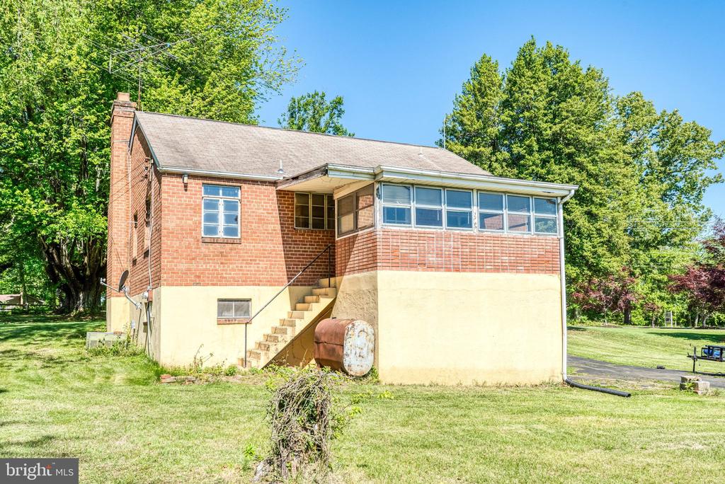 8083 FRYTOWN RD, WARRENTON, Virginia 20187, 2 Bedrooms Bedrooms, ,1 BathroomBathrooms,Residential,8083 FRYTOWN RD,VAFQ2021186 MLS # VAFQ2021186