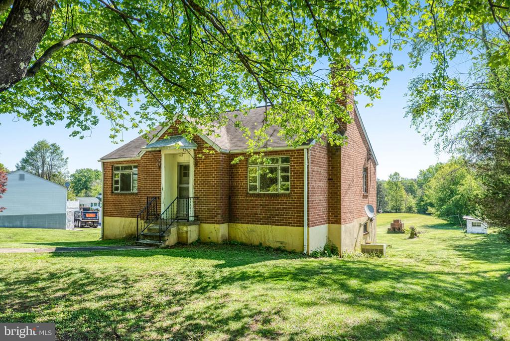 8083 FRYTOWN RD, WARRENTON, Virginia 20187, 2 Bedrooms Bedrooms, ,1 BathroomBathrooms,Residential,8083 FRYTOWN RD,VAFQ2021186 MLS # VAFQ2021186