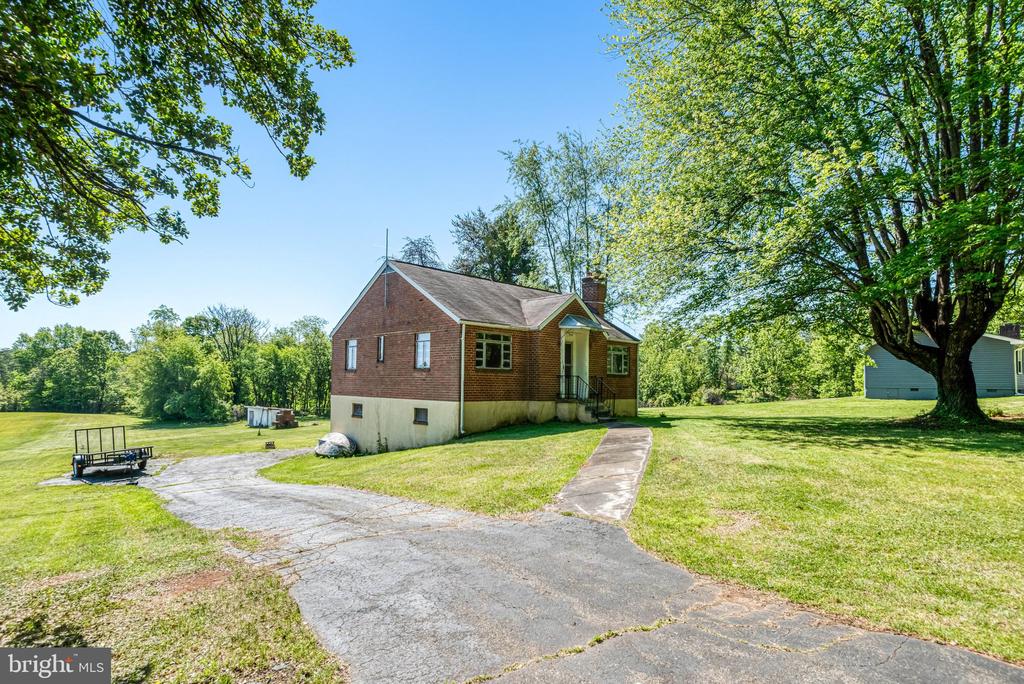 8083 FRYTOWN RD, WARRENTON, Virginia 20187, 2 Bedrooms Bedrooms, ,1 BathroomBathrooms,Residential,8083 FRYTOWN RD,VAFQ2021186 MLS # VAFQ2021186