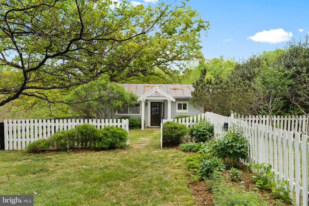 324 N BLUE RIDGE TPKE, MADISON, Virginia 22727, 5 Bedrooms Bedrooms, ,2 BathroomsBathrooms,Residential,324 N BLUE RIDGE TPKE,VAMA2002730 MLS # VAMA2002730