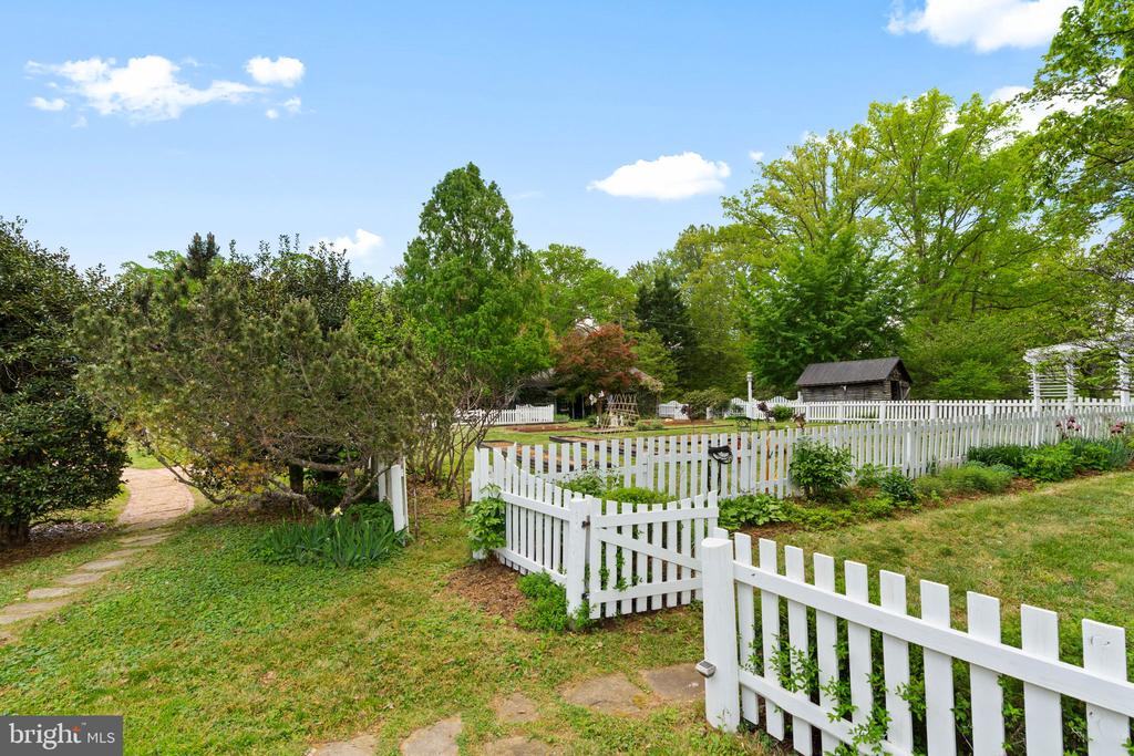 324 N BLUE RIDGE TPKE, MADISON, Virginia 22727, 5 Bedrooms Bedrooms, ,2 BathroomsBathrooms,Residential,324 N BLUE RIDGE TPKE,VAMA2002730 MLS # VAMA2002730