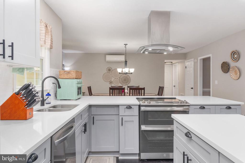8030 SINGING WOOD LN, SPOTSYLVANIA, Virginia 22553, 4 Bedrooms Bedrooms, ,3 BathroomsBathrooms,Residential,8030 SINGING WOOD LN,VASP2041604 MLS # VASP2041604