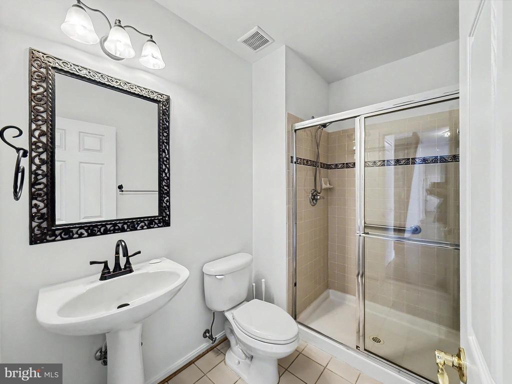 163 FALLEN LEAF CT, WARRENTON, Virginia 20186, 5 Bedrooms Bedrooms, ,3 BathroomsBathrooms,Residential,163 FALLEN LEAF CT,VAFQ2021904 MLS # VAFQ2021904