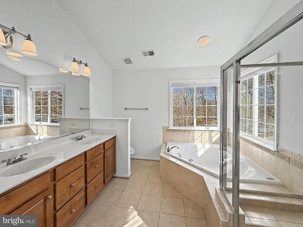 163 FALLEN LEAF CT, WARRENTON, Virginia 20186, 5 Bedrooms Bedrooms, ,3 BathroomsBathrooms,Residential,163 FALLEN LEAF CT,VAFQ2021904 MLS # VAFQ2021904