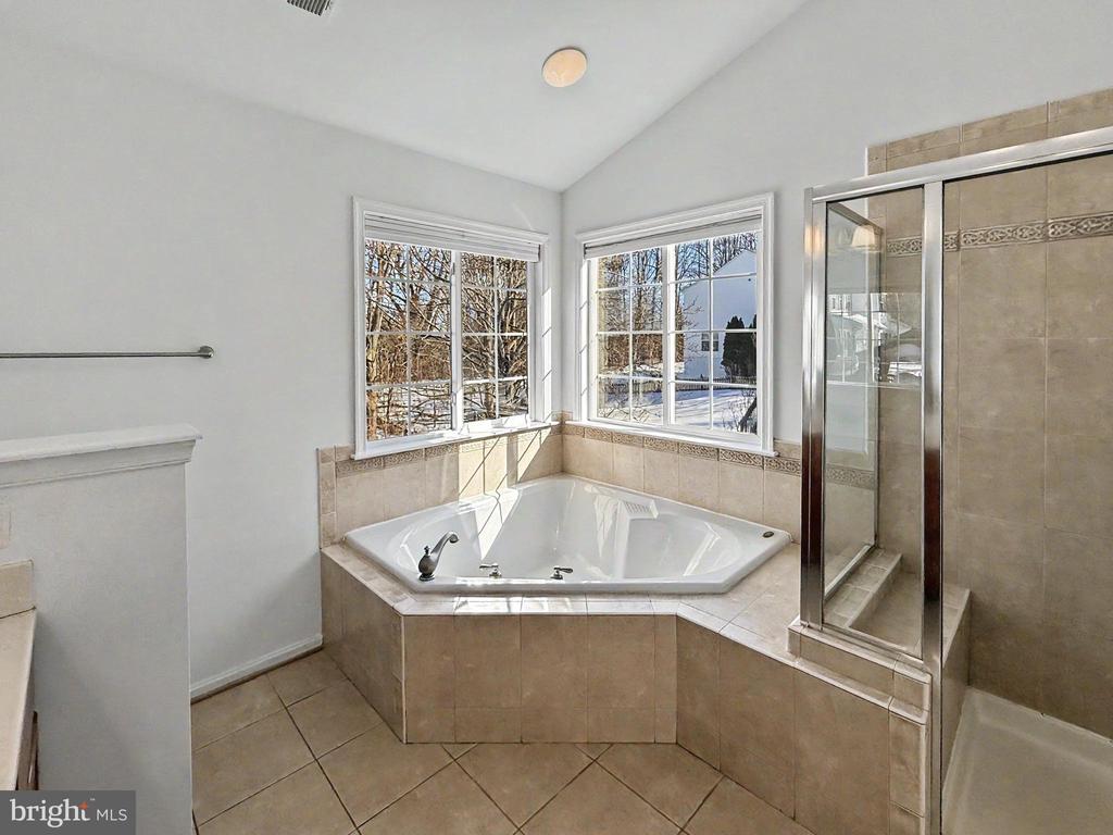163 FALLEN LEAF CT, WARRENTON, Virginia 20186, 5 Bedrooms Bedrooms, ,3 BathroomsBathrooms,Residential,163 FALLEN LEAF CT,VAFQ2021904 MLS # VAFQ2021904