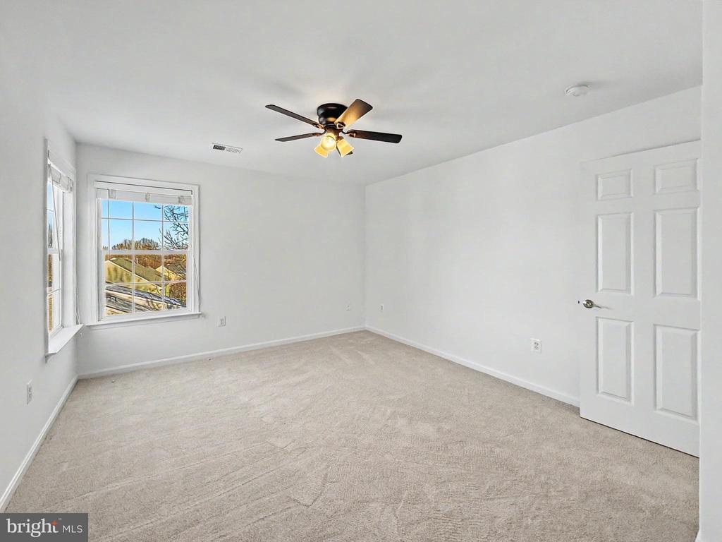 163 FALLEN LEAF CT, WARRENTON, Virginia 20186, 5 Bedrooms Bedrooms, ,3 BathroomsBathrooms,Residential,163 FALLEN LEAF CT,VAFQ2021904 MLS # VAFQ2021904