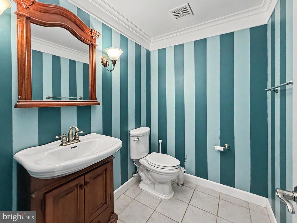 163 FALLEN LEAF CT, WARRENTON, Virginia 20186, 5 Bedrooms Bedrooms, ,3 BathroomsBathrooms,Residential,163 FALLEN LEAF CT,VAFQ2021904 MLS # VAFQ2021904