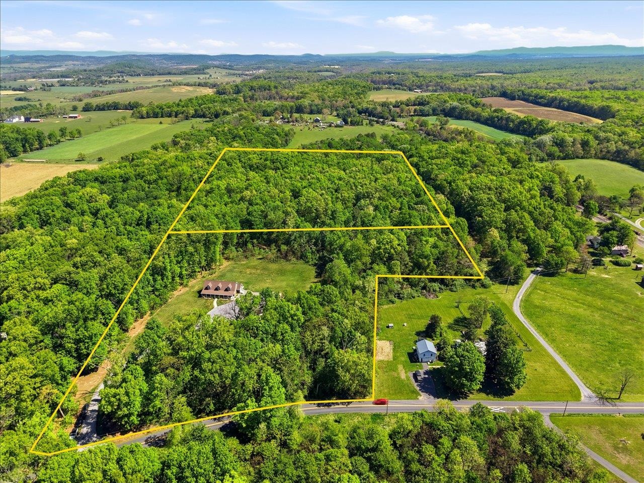 324 LOFTON RD, RAPHINE, Virginia 24472, 3 Bedrooms Bedrooms, ,3 BathroomsBathrooms,Residential,324 LOFTON RD,676769 MLS # 676769