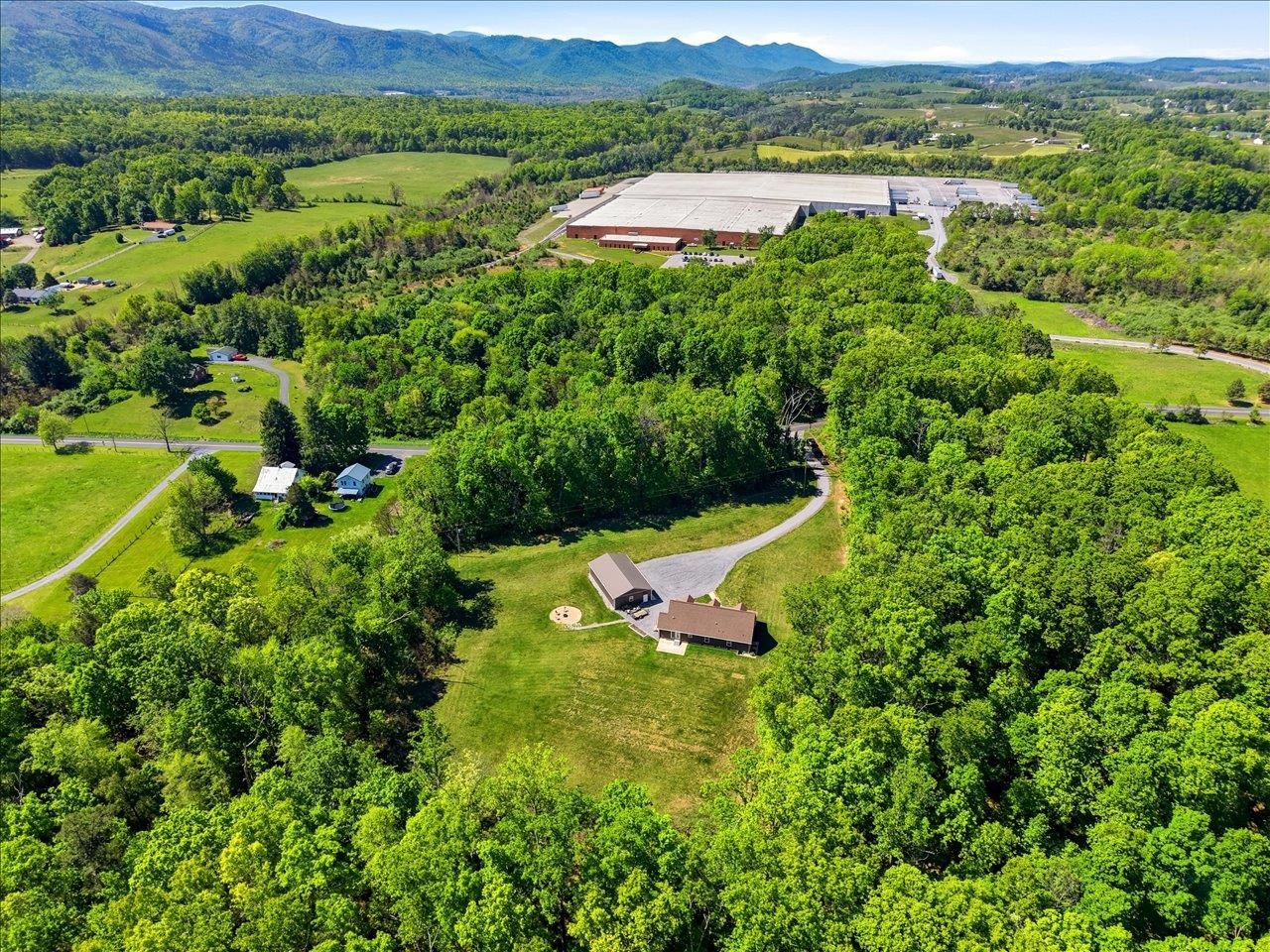 324 LOFTON RD, RAPHINE, Virginia 24472, 3 Bedrooms Bedrooms, ,3 BathroomsBathrooms,Residential,324 LOFTON RD,676769 MLS # 676769