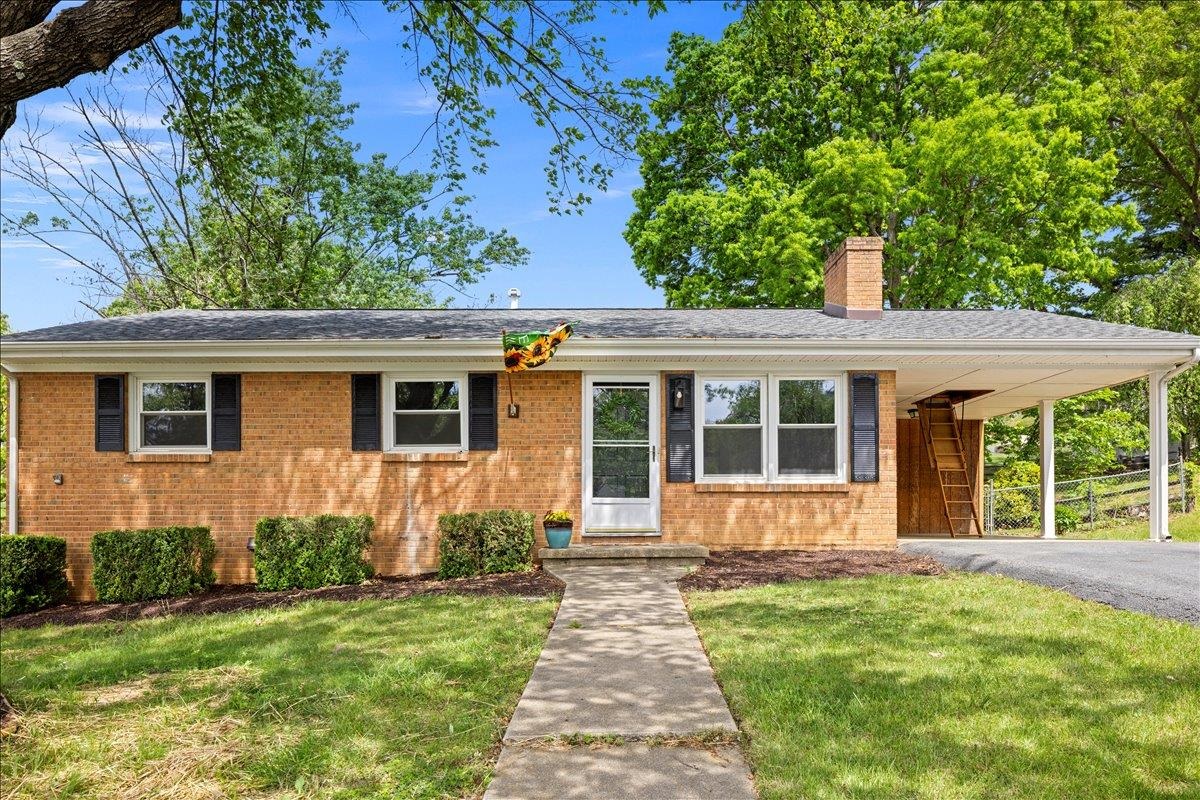 84 HUDSON AVE, STAUNTON, Virginia 24401, 3 Bedrooms Bedrooms, ,2 BathroomsBathrooms,Residential,BLK 22 LOT 1 SEC C,84 HUDSON AVE,676770 MLS # 676770