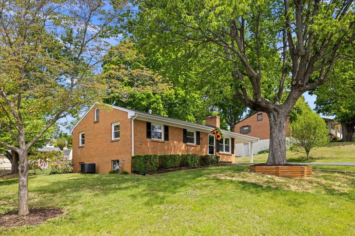 84 HUDSON AVE, STAUNTON, Virginia 24401, 3 Bedrooms Bedrooms, ,2 BathroomsBathrooms,Residential,BLK 22 LOT 1 SEC C,84 HUDSON AVE,676770 MLS # 676770