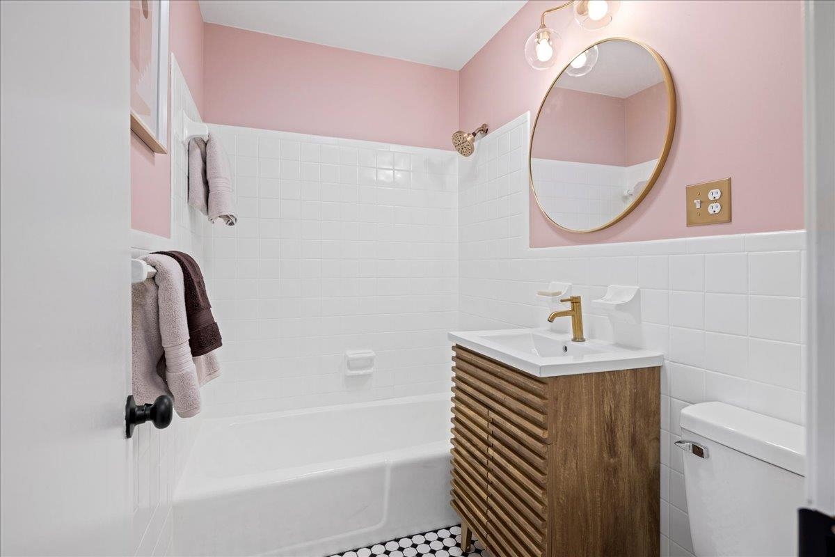 84 HUDSON AVE, STAUNTON, Virginia 24401, 3 Bedrooms Bedrooms, ,2 BathroomsBathrooms,Residential,BLK 22 LOT 1 SEC C,84 HUDSON AVE,676770 MLS # 676770