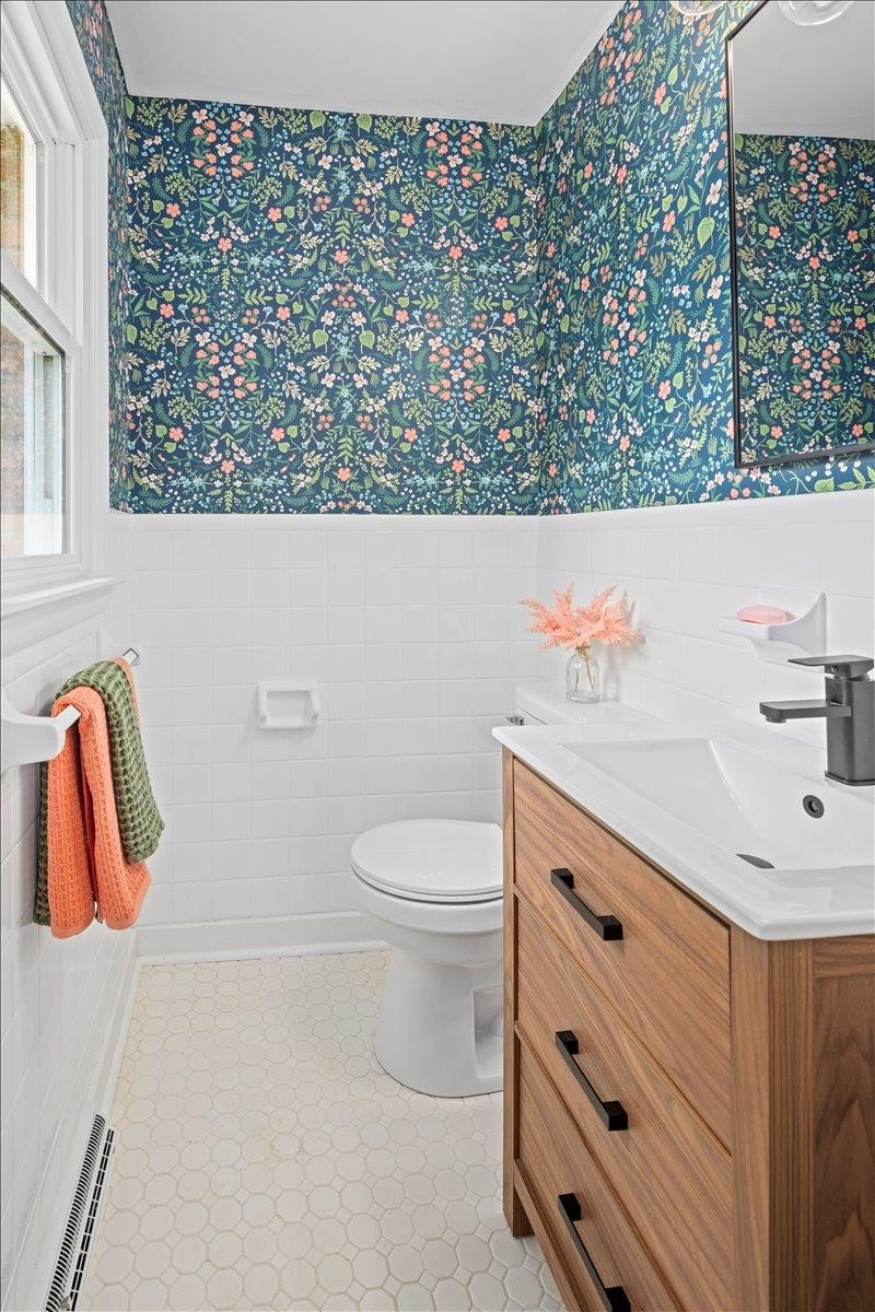 84 HUDSON AVE, STAUNTON, Virginia 24401, 3 Bedrooms Bedrooms, ,2 BathroomsBathrooms,Residential,BLK 22 LOT 1 SEC C,84 HUDSON AVE,676770 MLS # 676770