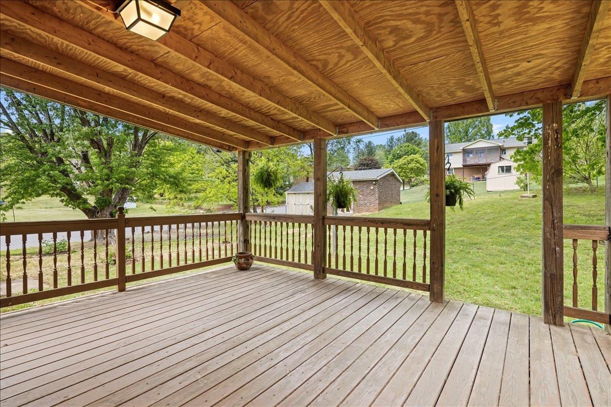 84 HUDSON AVE, STAUNTON, Virginia 24401, 3 Bedrooms Bedrooms, ,2 BathroomsBathrooms,Residential,BLK 22 LOT 1 SEC C,84 HUDSON AVE,676770 MLS # 676770