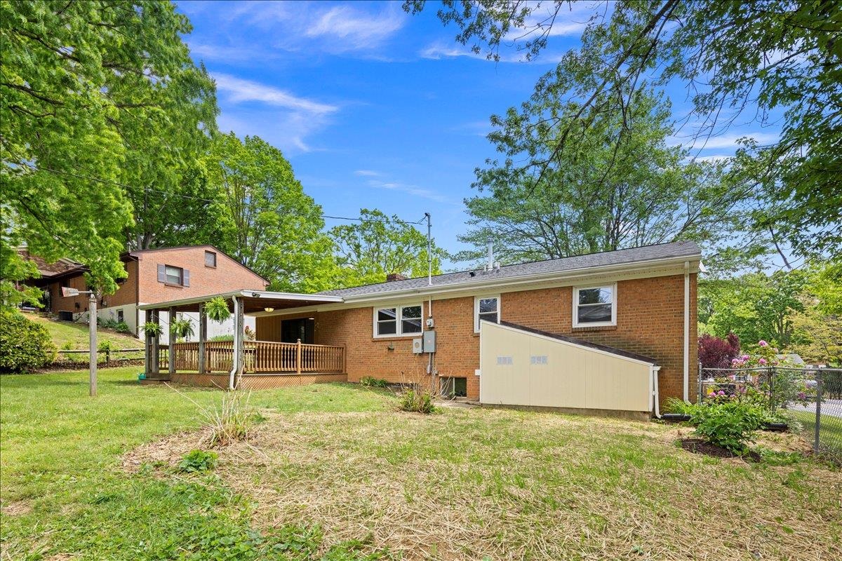 84 HUDSON AVE, STAUNTON, Virginia 24401, 3 Bedrooms Bedrooms, ,2 BathroomsBathrooms,Residential,BLK 22 LOT 1 SEC C,84 HUDSON AVE,676770 MLS # 676770