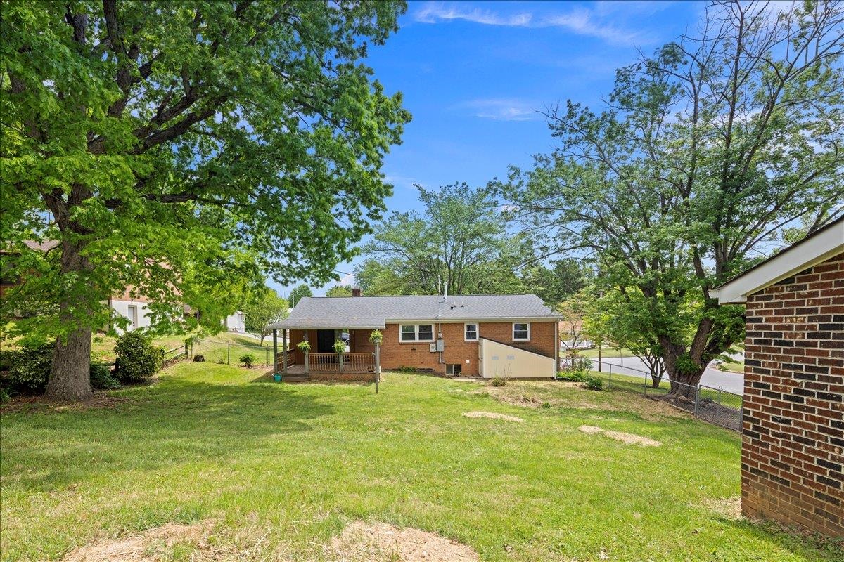 84 HUDSON AVE, STAUNTON, Virginia 24401, 3 Bedrooms Bedrooms, ,2 BathroomsBathrooms,Residential,BLK 22 LOT 1 SEC C,84 HUDSON AVE,676770 MLS # 676770