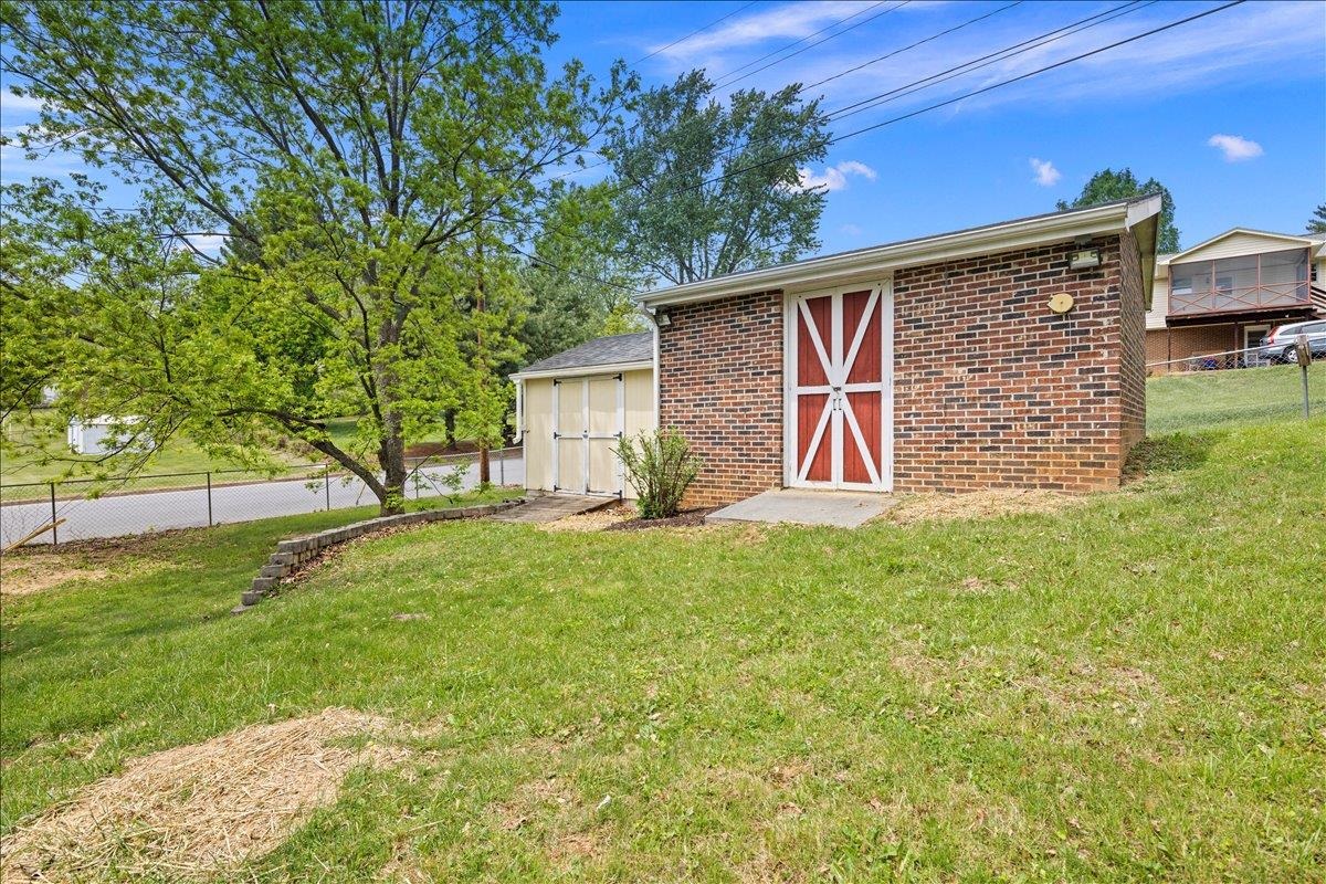 84 HUDSON AVE, STAUNTON, Virginia 24401, 3 Bedrooms Bedrooms, ,2 BathroomsBathrooms,Residential,BLK 22 LOT 1 SEC C,84 HUDSON AVE,676770 MLS # 676770