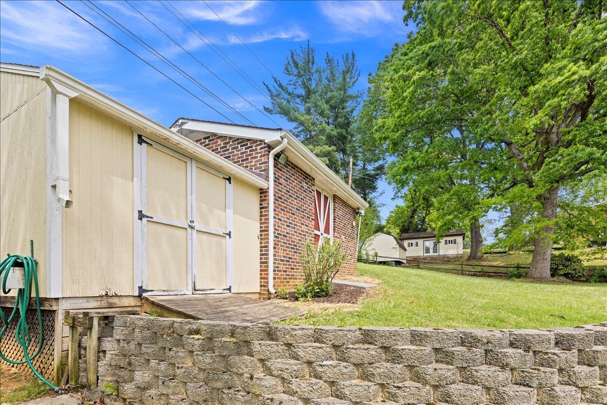 84 HUDSON AVE, STAUNTON, Virginia 24401, 3 Bedrooms Bedrooms, ,2 BathroomsBathrooms,Residential,BLK 22 LOT 1 SEC C,84 HUDSON AVE,676770 MLS # 676770