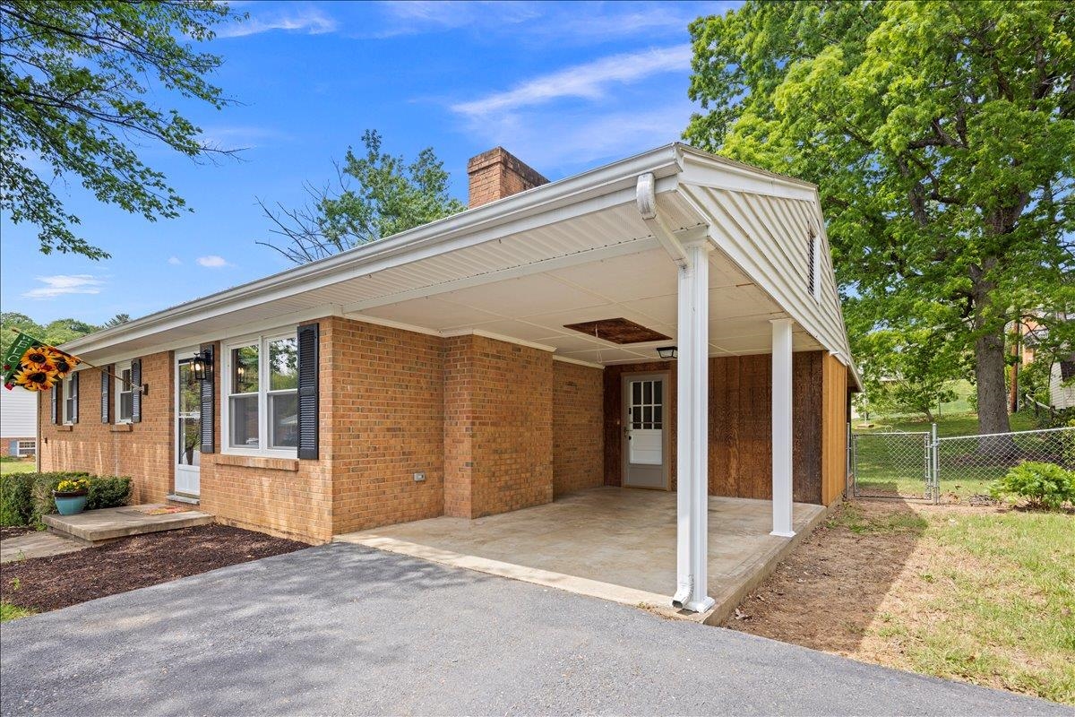 84 HUDSON AVE, STAUNTON, Virginia 24401, 3 Bedrooms Bedrooms, ,2 BathroomsBathrooms,Residential,BLK 22 LOT 1 SEC C,84 HUDSON AVE,676770 MLS # 676770