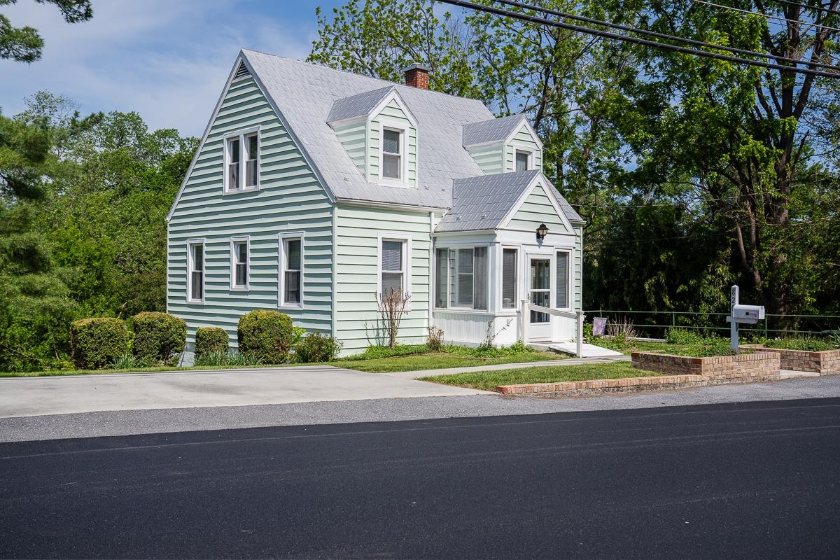 820 DONAGHE ST, STAUNTON, Virginia 24401, 3 Bedrooms Bedrooms, ,1 BathroomBathrooms,Residential,820 DONAGHE ST,676776 MLS # 676776