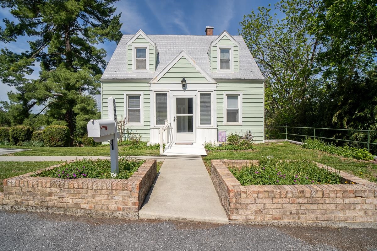 820 DONAGHE ST, STAUNTON, Virginia 24401, 3 Bedrooms Bedrooms, ,1 BathroomBathrooms,Residential,820 DONAGHE ST,676776 MLS # 676776