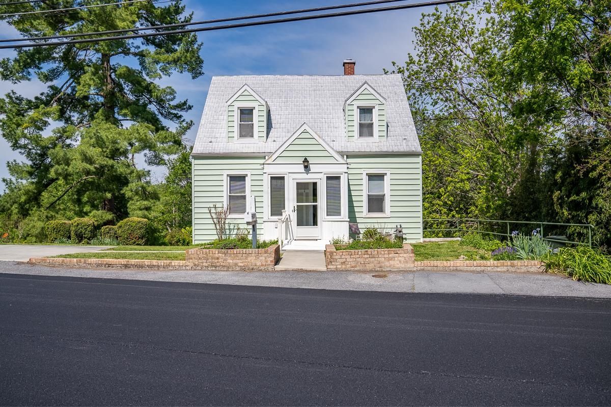 820 DONAGHE ST, STAUNTON, Virginia 24401, 3 Bedrooms Bedrooms, ,1 BathroomBathrooms,Residential,820 DONAGHE ST,676776 MLS # 676776