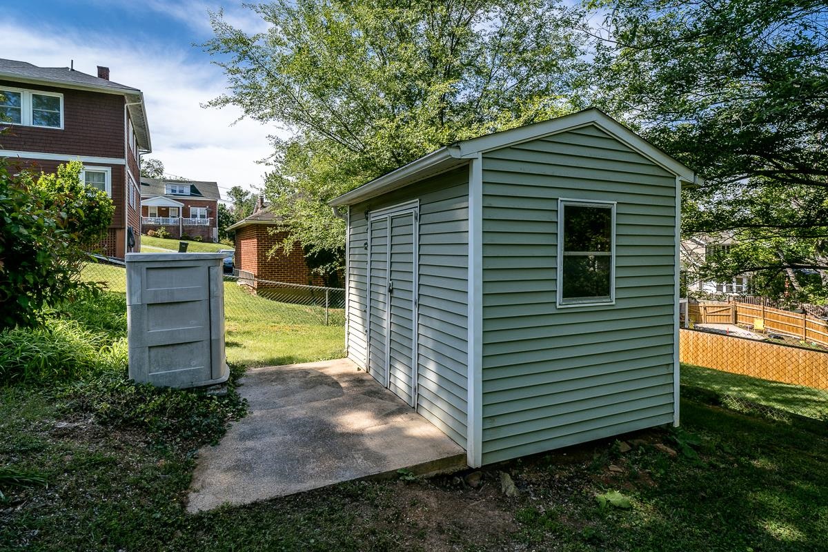 820 DONAGHE ST, STAUNTON, Virginia 24401, 3 Bedrooms Bedrooms, ,1 BathroomBathrooms,Residential,820 DONAGHE ST,676776 MLS # 676776