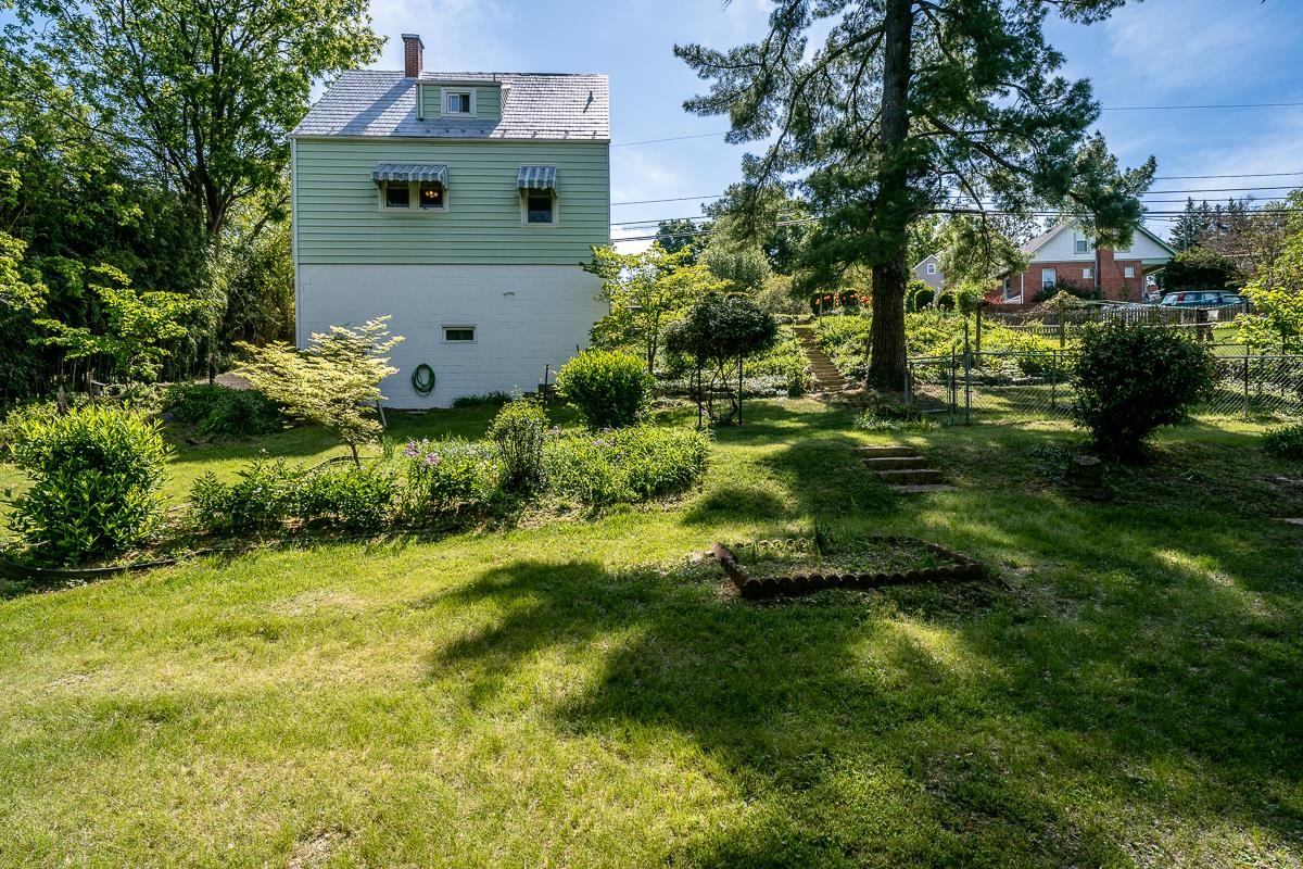 820 DONAGHE ST, STAUNTON, Virginia 24401, 3 Bedrooms Bedrooms, ,1 BathroomBathrooms,Residential,820 DONAGHE ST,676776 MLS # 676776