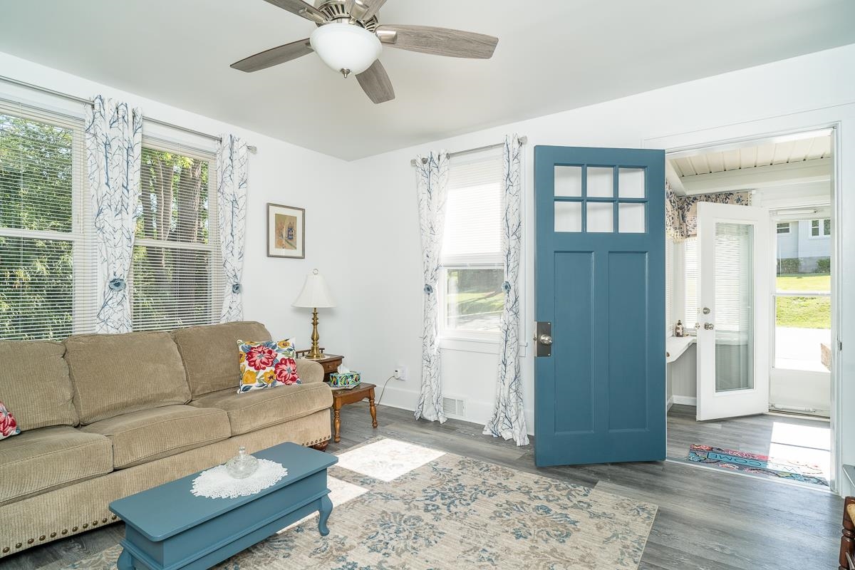 820 DONAGHE ST, STAUNTON, Virginia 24401, 3 Bedrooms Bedrooms, ,1 BathroomBathrooms,Residential,820 DONAGHE ST,676776 MLS # 676776