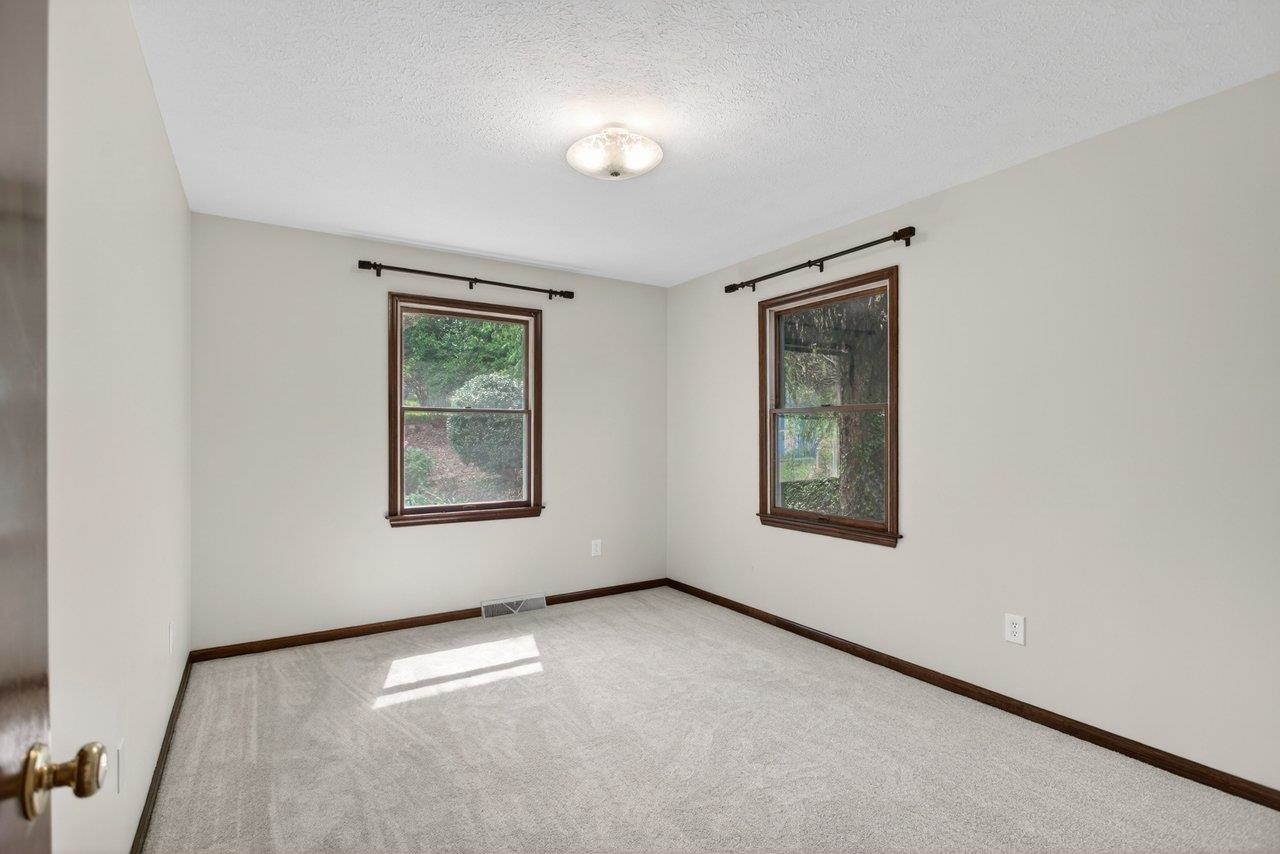 3373 LAKEWOOD DR, ROCKINGHAM, Virginia 22801, 3 Bedrooms Bedrooms, ,2 BathroomsBathrooms,Residential,3373 LAKEWOOD DR,676777 MLS # 676777
