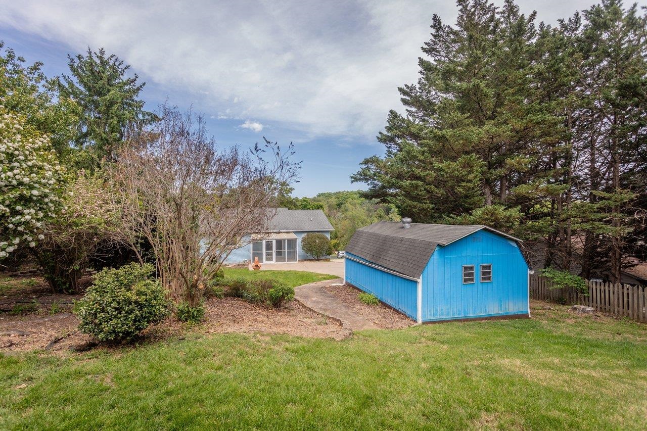 3373 LAKEWOOD DR, ROCKINGHAM, Virginia 22801, 3 Bedrooms Bedrooms, ,2 BathroomsBathrooms,Residential,3373 LAKEWOOD DR,676777 MLS # 676777