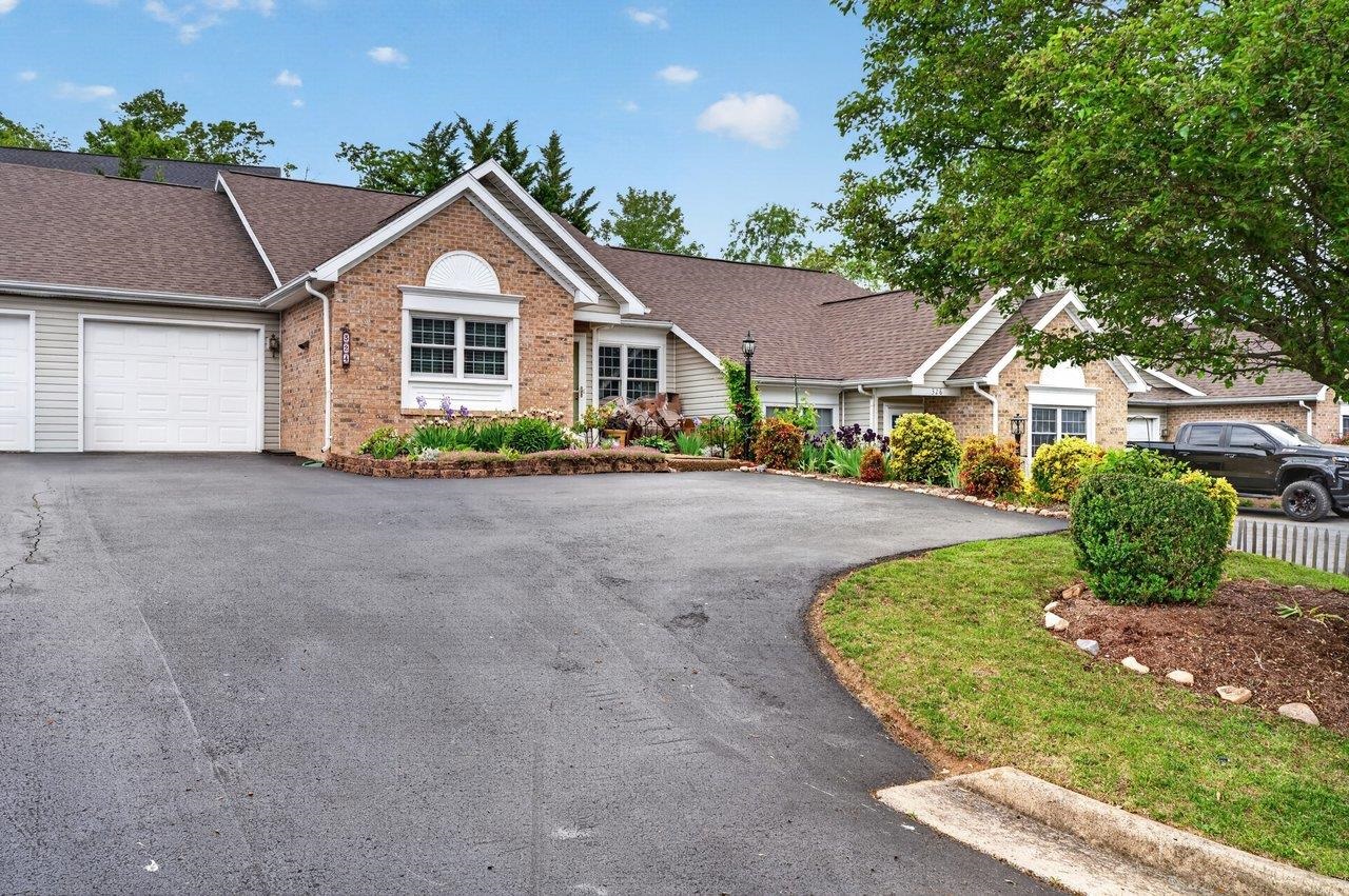 324 EMERALD DR, HARRISONBURG, Virginia 22801, 2 Bedrooms Bedrooms, ,2 BathroomsBathrooms,Residential,324 EMERALD DR,676778 MLS # 676778