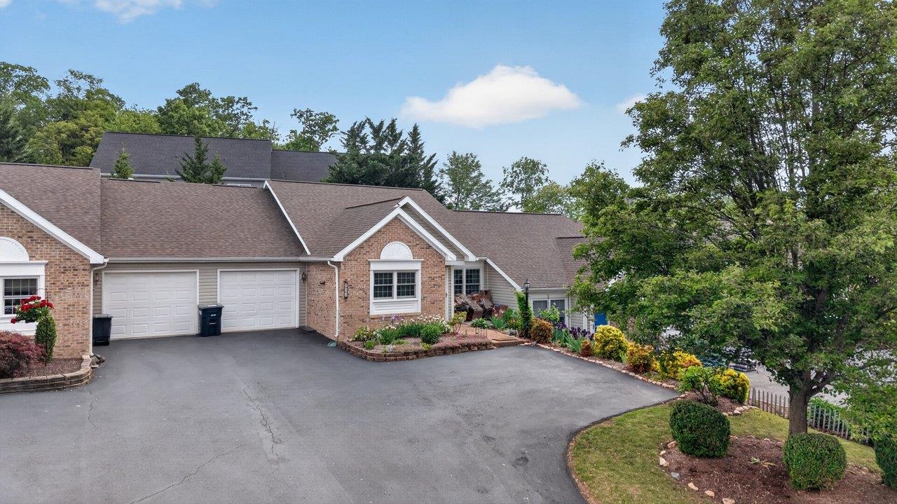324 EMERALD DR, HARRISONBURG, Virginia 22801, 2 Bedrooms Bedrooms, ,2 BathroomsBathrooms,Residential,324 EMERALD DR,676778 MLS # 676778