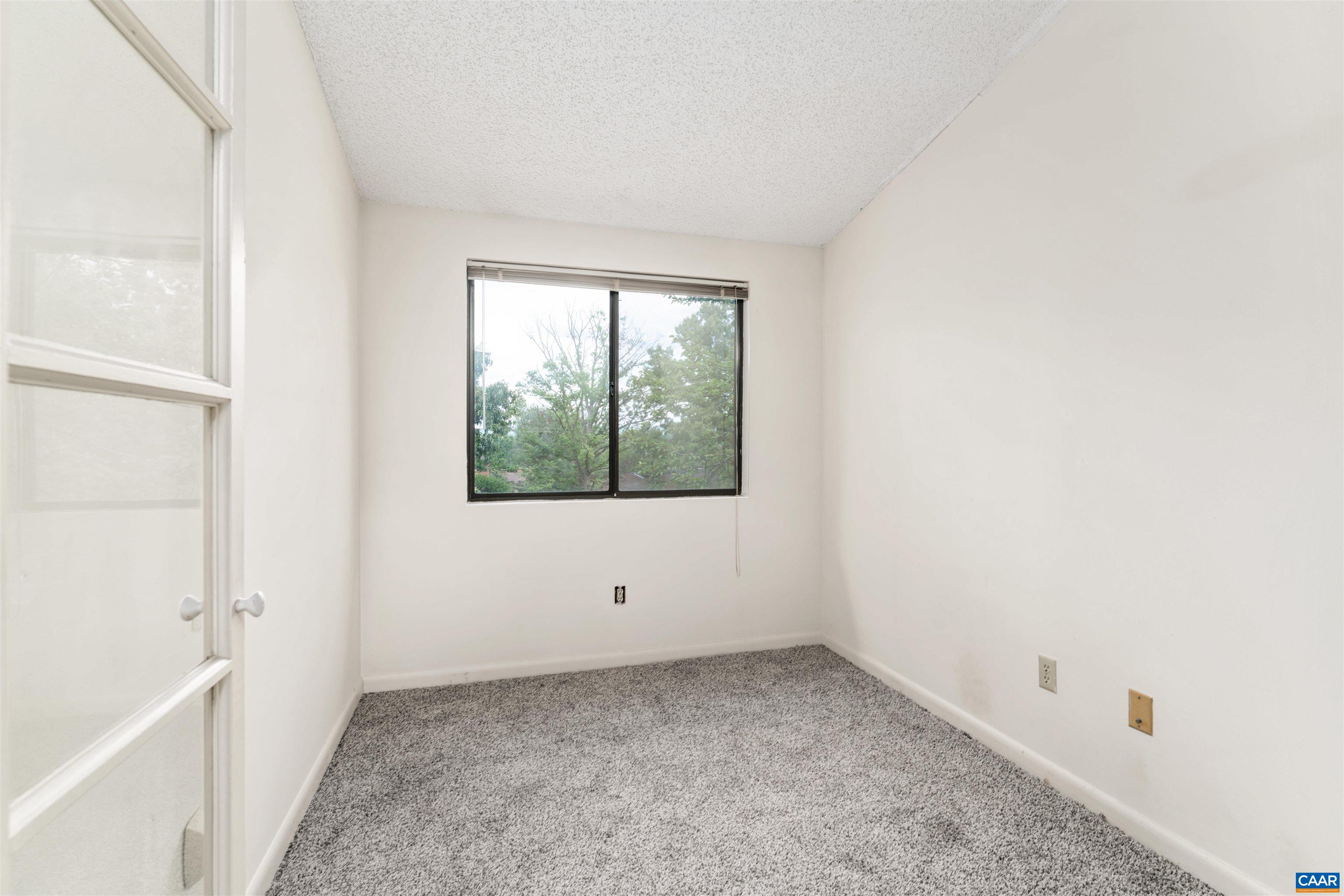 101 TURTLE CREEK RD, CHARLOTTESVILLE, Virginia 22901, 2 Bedrooms Bedrooms, ,2 BathroomsBathrooms,Residential,101 TURTLE CREEK RD,676782 MLS # 676782