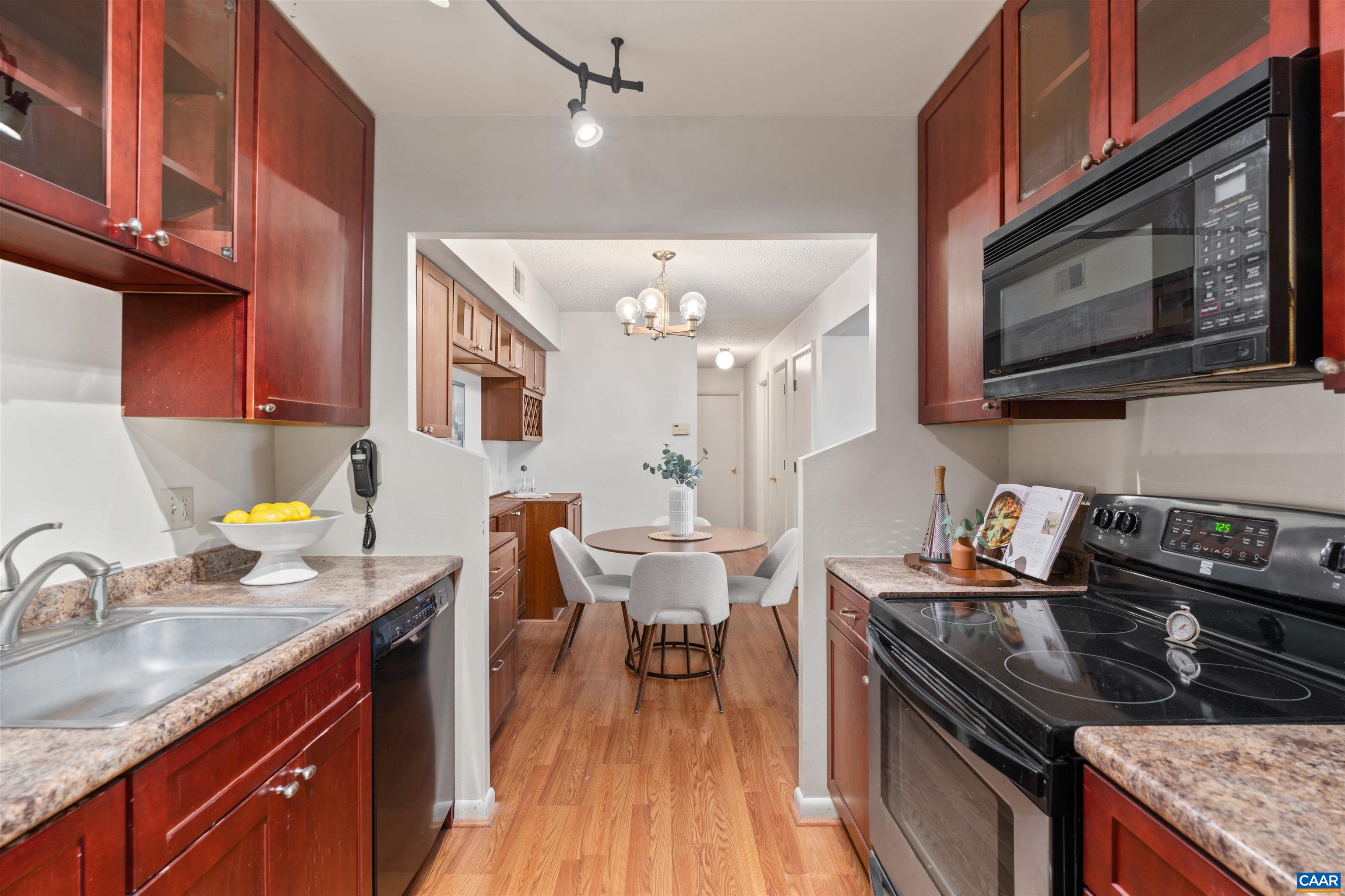 101 TURTLE CREEK RD, CHARLOTTESVILLE, Virginia 22901, 2 Bedrooms Bedrooms, ,2 BathroomsBathrooms,Residential,101 TURTLE CREEK RD,676782 MLS # 676782